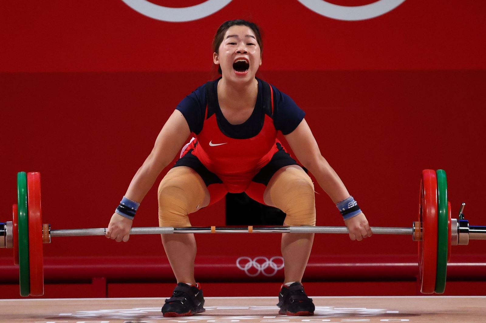 Hoàng Thị Duyên kết thúc phần thi của mình tại Olympic Tokyo với tổng cử 208kg
