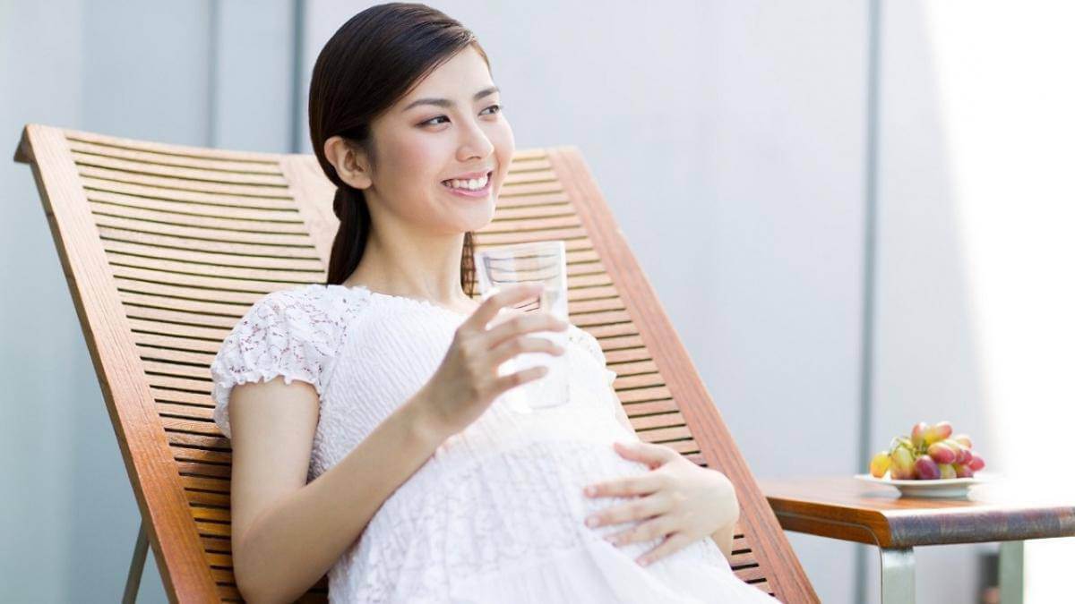Mẹ bầu uống nước giúp giải độc cơ thể hiệu quả
